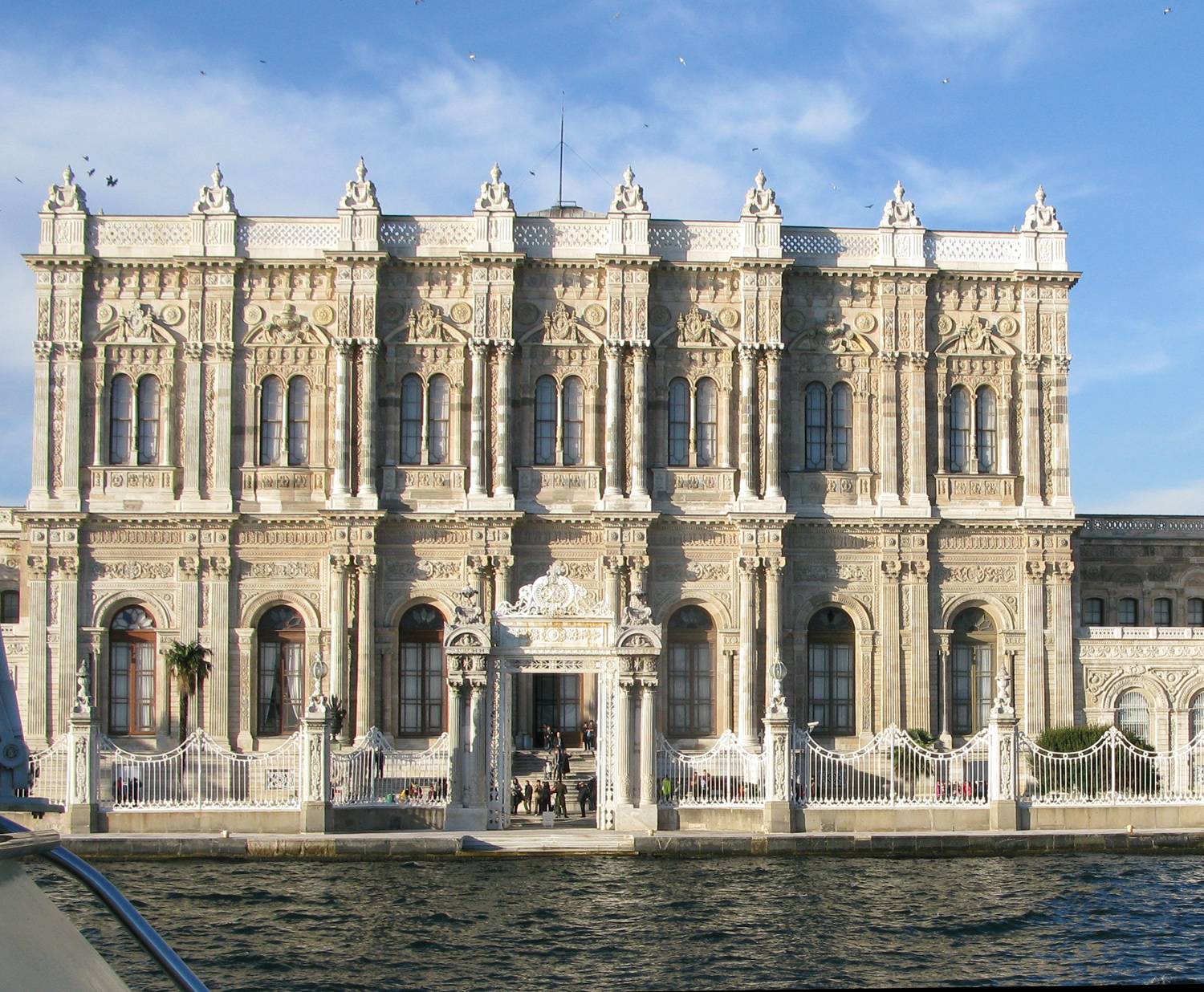 Дворец Долмабахче